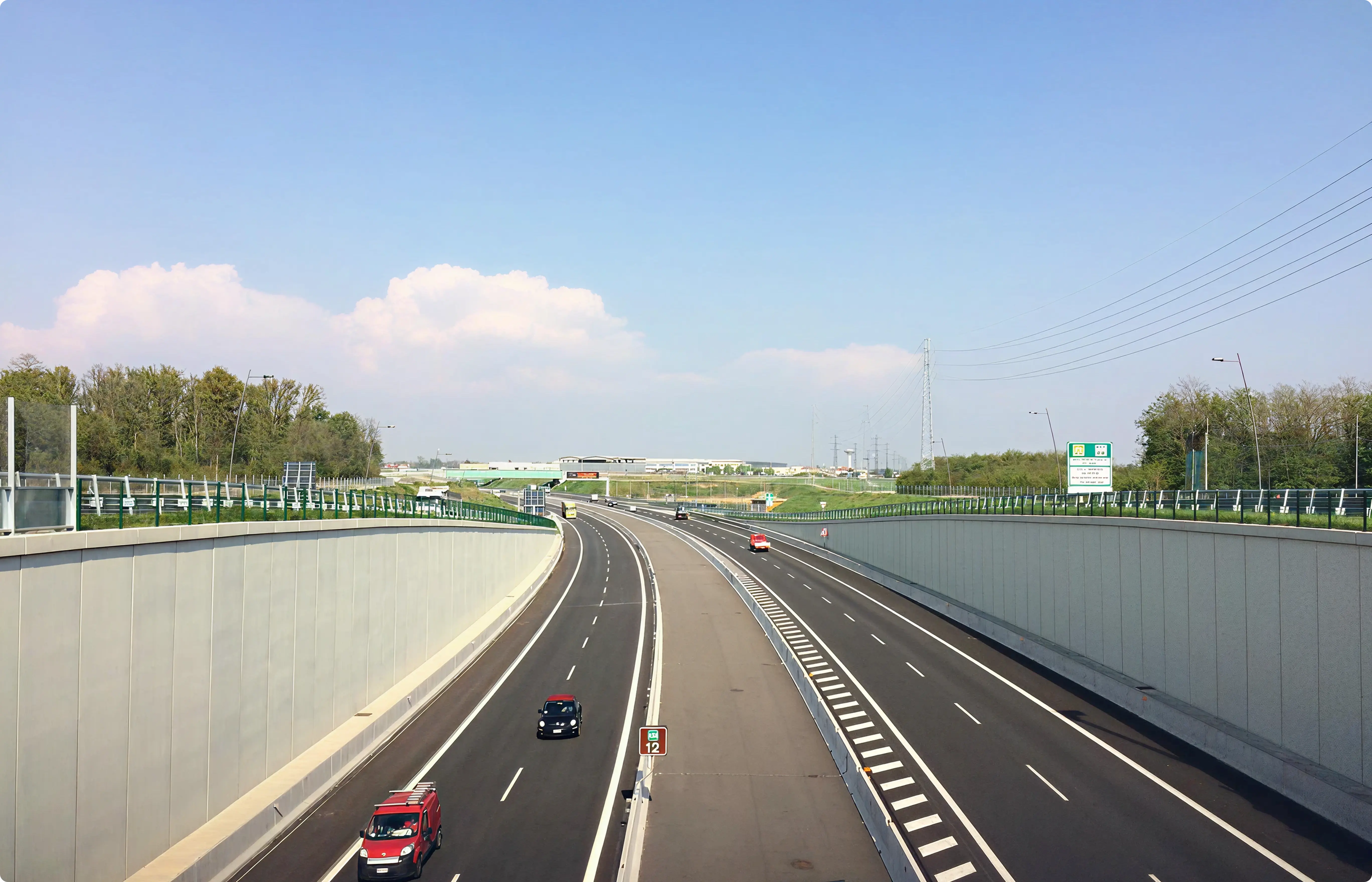 I muri prefabbricati LP rappresentano una risposta moderna ed efficiente alle esigenze di contenimento. Progettati e realizzati internamente, assicurano elevata qualità costruttiva, affidabilità e flessibilità anche in progetti complessi. Un alleato ideale per ingegneri, imprese e progettisti alla ricerca di soluzioni rapide e certificate.