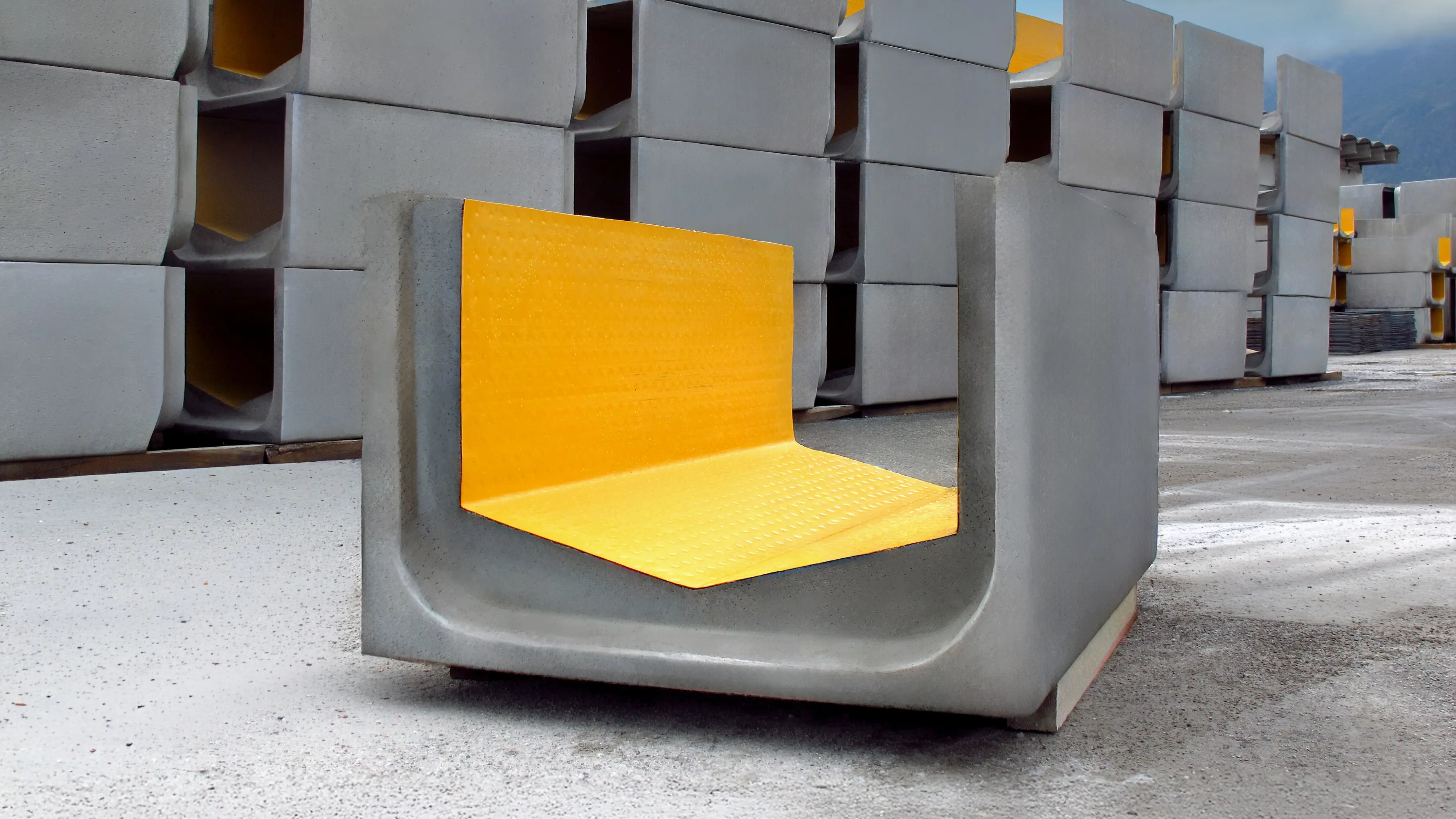 I MANUFATTI RIVESTITI PREFABBRICATI RAPPRESENTANO UNA SCELTA TECNICA EVOLUTA PER OPERE SOGGETTE A STRESS CHIMICI E AMBIENTALI. SONO PRODOTTI SU MISURA, TESTATI SECONDO I PIÙ ALTI STANDARD QUALITATIVI E REALIZZATI CON UN APPROCCIO SARTORIALE, SUPPORTATO DAL NOSTRO UFFICIO TECNICO INTERNO. UNA GARANZIA DI AFFIDABILITÀ, FLESSIBILITÀ E DURATA NEL TEMPO, A SERVIZIO DELL’INGEGNERIA MODERNA.